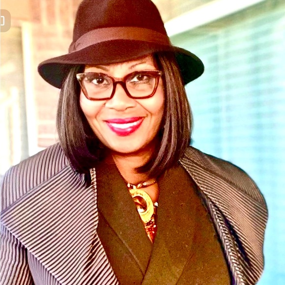 Super Nice hat! A dynamic chic look indeed! - Picture 10 of 11